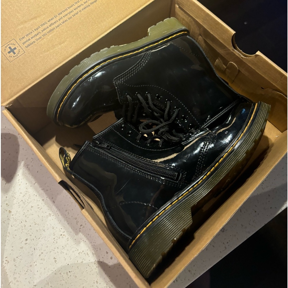 Dr Martens size 1y boots